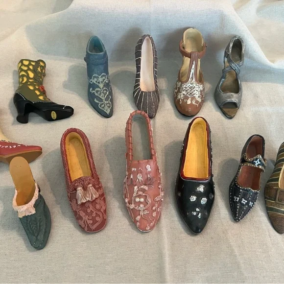 K’s Collection Shoe Figurine Bundle - Picture 2 of 6